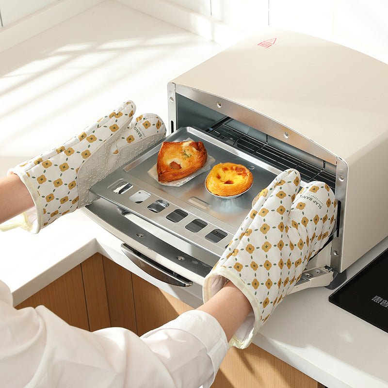 Anti-Scalding Microwave Cotton Non-Slip Insulation Gloves Oven Mitts Kitchen Heat Resistant Thickened Cotton Heat Insulation Microwave Oven Oven Anti Scalding Household Gloves Baking Tools | Insulation Gloves |
Oven Mitts: The outer layer of oven mitt is twill cloth and the inner layer is made of cotton. The