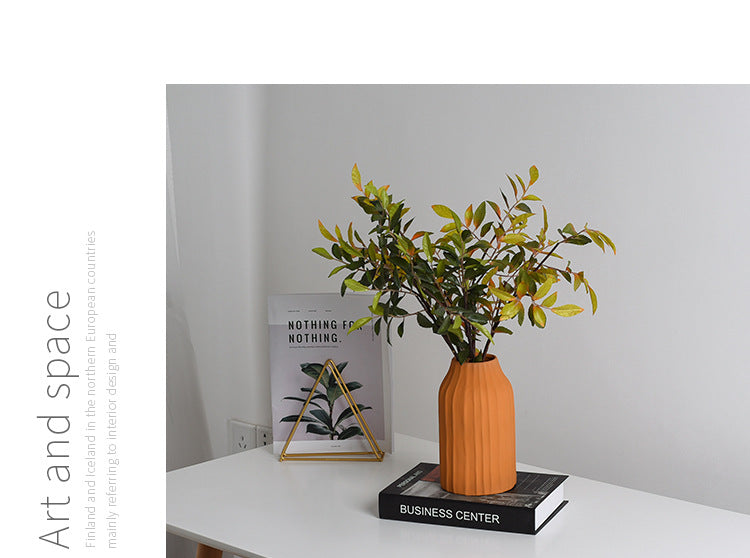Nordic living room dining table flower arrangement.