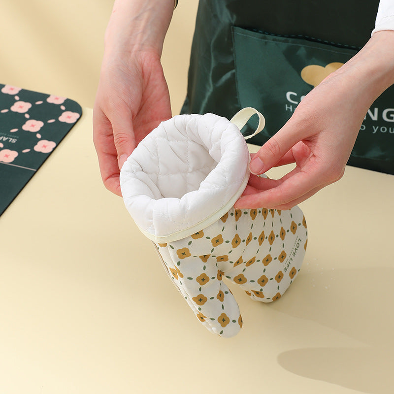Anti-Scalding Microwave Cotton Non-Slip Insulation Gloves Oven Mitts Kitchen Heat Resistant Thickened Cotton Heat Insulation Microwave Oven Oven Anti Scalding Household Gloves Baking Tools | Insulation Gloves |
Oven Mitts: The outer layer of oven mitt is twill cloth and the inner layer is made of cotton. The