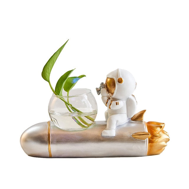 Nordic Astronaut Resin Decorative Flowerpot Ornaments Astronaut Flowerpot Astronaut Glass Vase Desk Vase Home Decor Accessories.