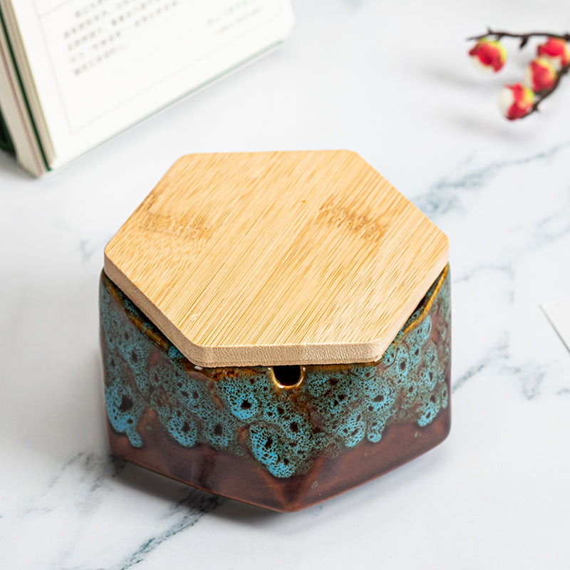 Ceramic Ashtray With Lid Creative Personality Fashion Office Anti Fly Ash Size Size Living Room Home European Trend