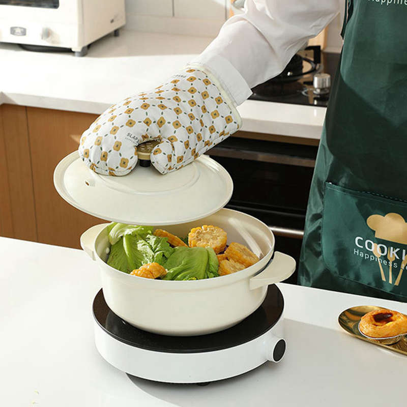 Anti-Scalding Microwave Cotton Non-Slip Insulation Gloves Oven Mitts Kitchen Heat Resistant Thickened Cotton Heat Insulation Microwave Oven Oven Anti Scalding Household Gloves Baking Tools | Insulation Gloves |
Oven Mitts: The outer layer of oven mitt is twill cloth and the inner layer is made of cotton. The