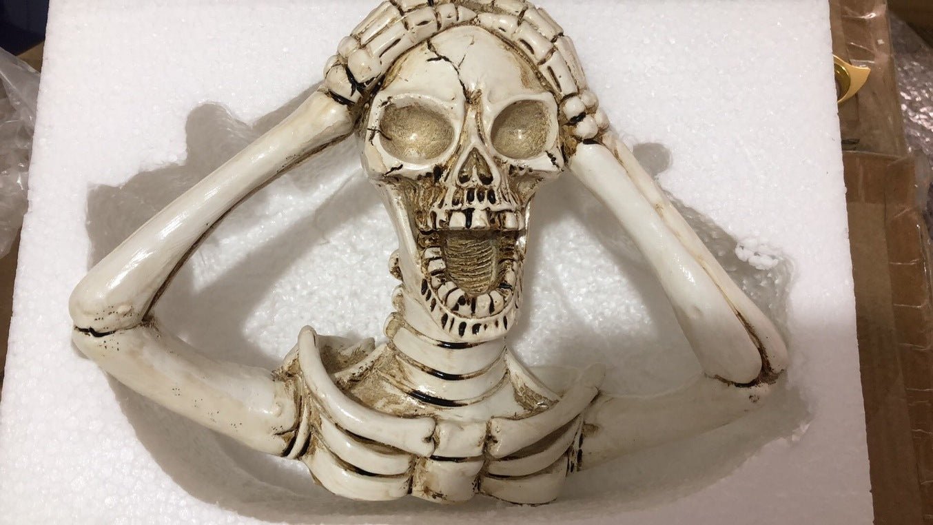 Personality Screaming Skull Statue Pendant Garden Halloween Decoration | Skull Statue |
Product information:
Material: Resin
Packing boxes
Hanging form: ornaments
Product s