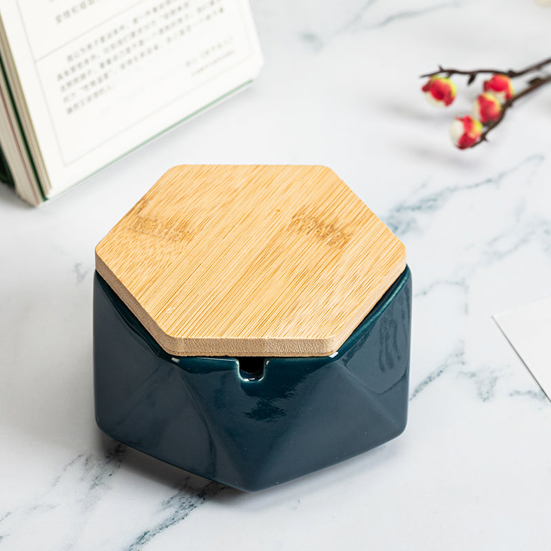 Ceramic Ashtray With Lid Creative Personality Fashion Office Anti Fly Ash Size Size Living Room Home European Trend
