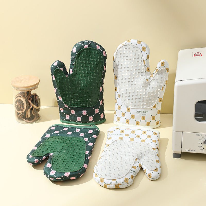 Anti-Scalding Microwave Cotton Non-Slip Insulation Gloves Oven Mitts Kitchen Heat Resistant Thickened Cotton Heat Insulation Microwave Oven Oven Anti Scalding Household Gloves Baking Tools | Insulation Gloves |
Oven Mitts: The outer layer of oven mitt is twill cloth and the inner layer is made of cotton. The
