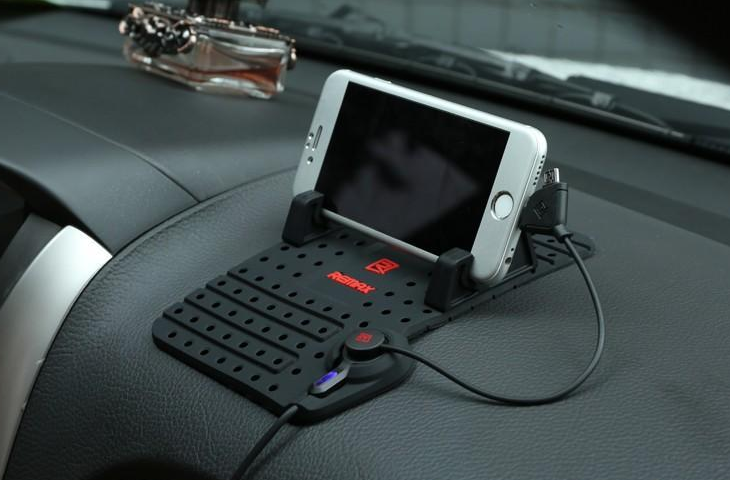 REMAX Core Car Mobile Phone Stand Wholesale Silicon Car Charging Base Stand Navigation Stand.